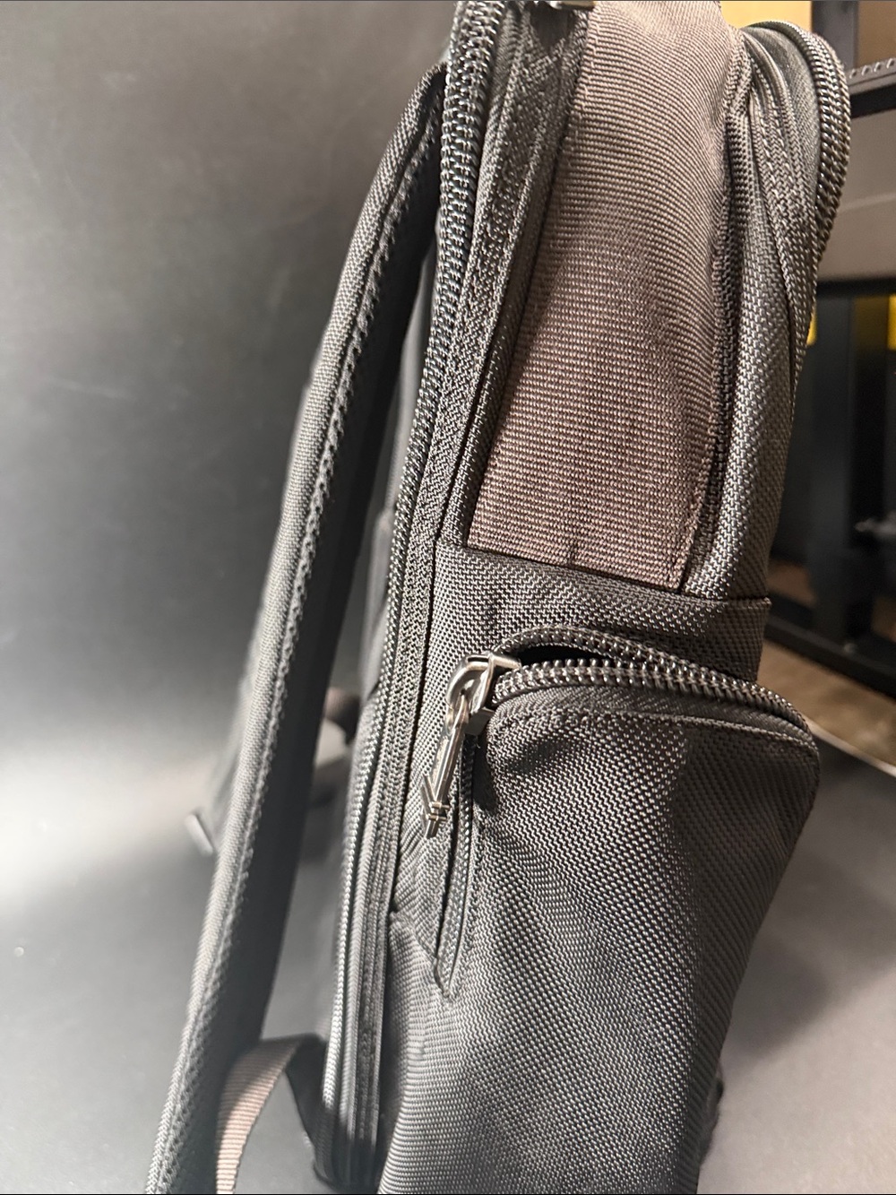 Tumi Alpha Bravo Tacoma backpack in black ballistic nylon with leather trim - Picture 4 of 9
